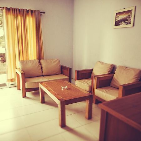 Turtle Beach Hotel Ujunggenteng Bagian luar foto