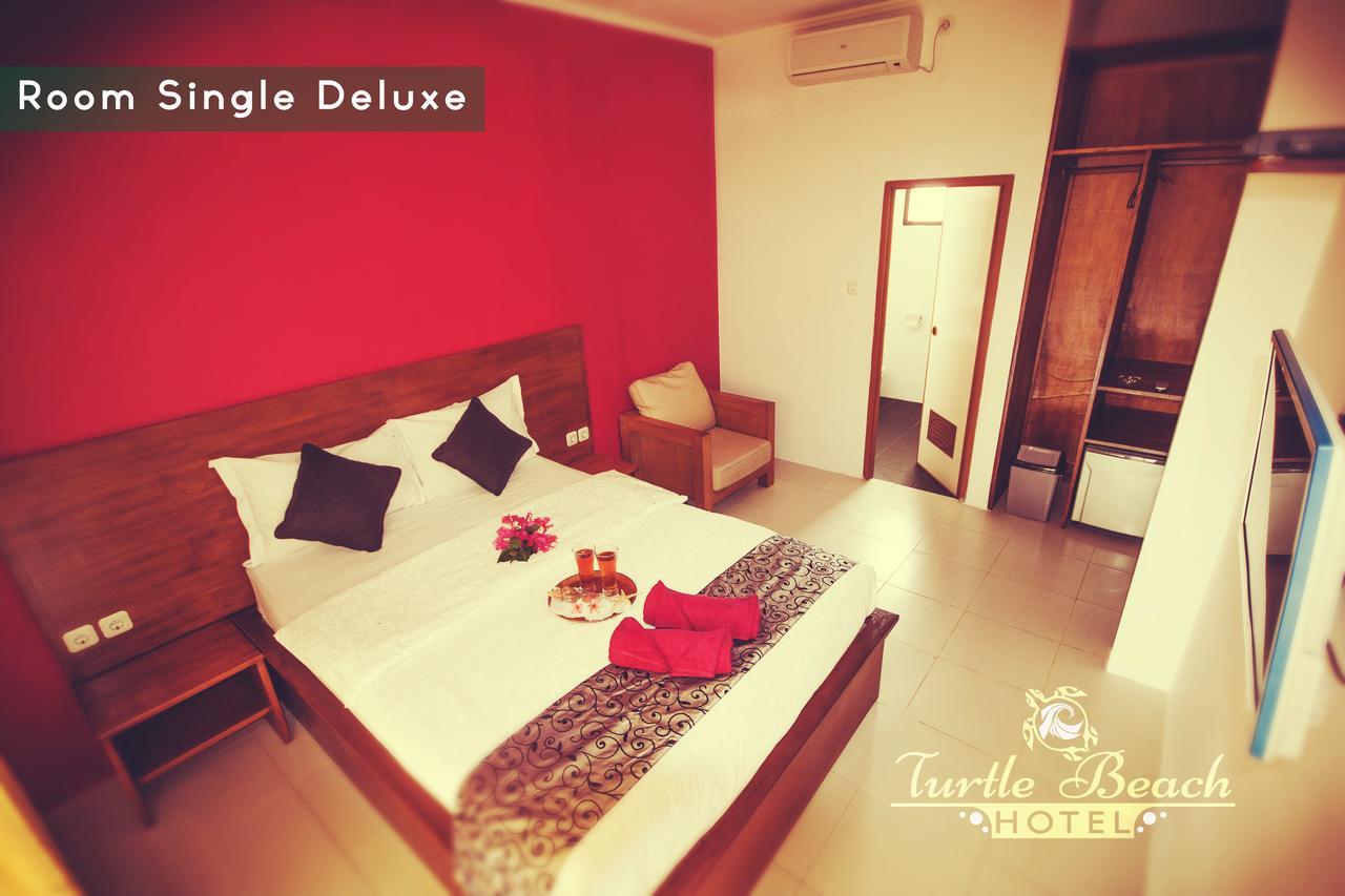 Turtle Beach Hotel Ujunggenteng Bagian luar foto