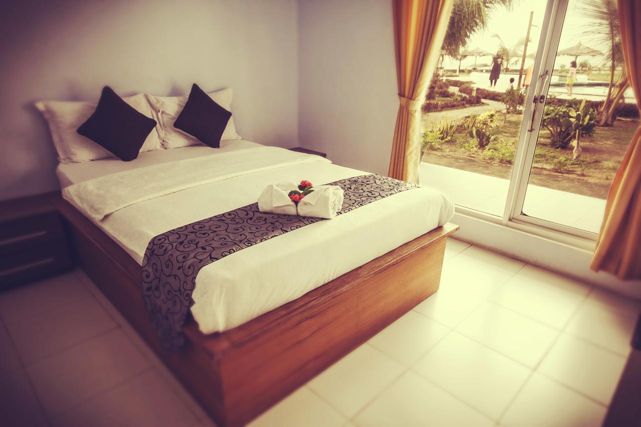 Turtle Beach Hotel Ujunggenteng Bagian luar foto