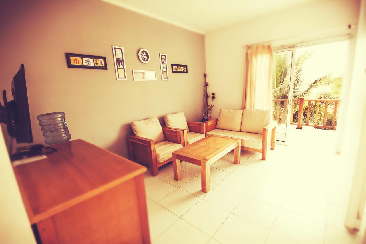 Turtle Beach Hotel Ujunggenteng Bagian luar foto